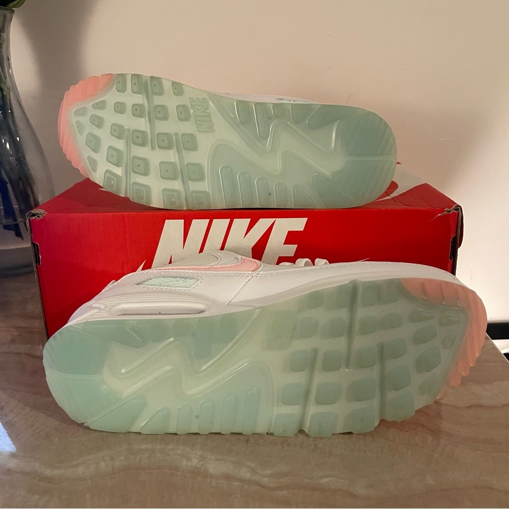 Nike Women’s Air Max 90 White / Arctic Punch - Picture 4 of 11